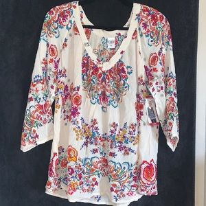 Multicolor 3 quarter sleeve top!